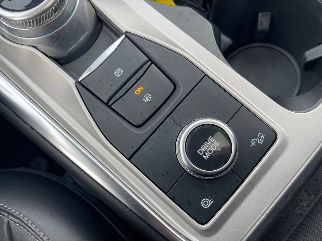 Certified 2022 Ford Explorer XLT w/ Equipment Group 202A image 19