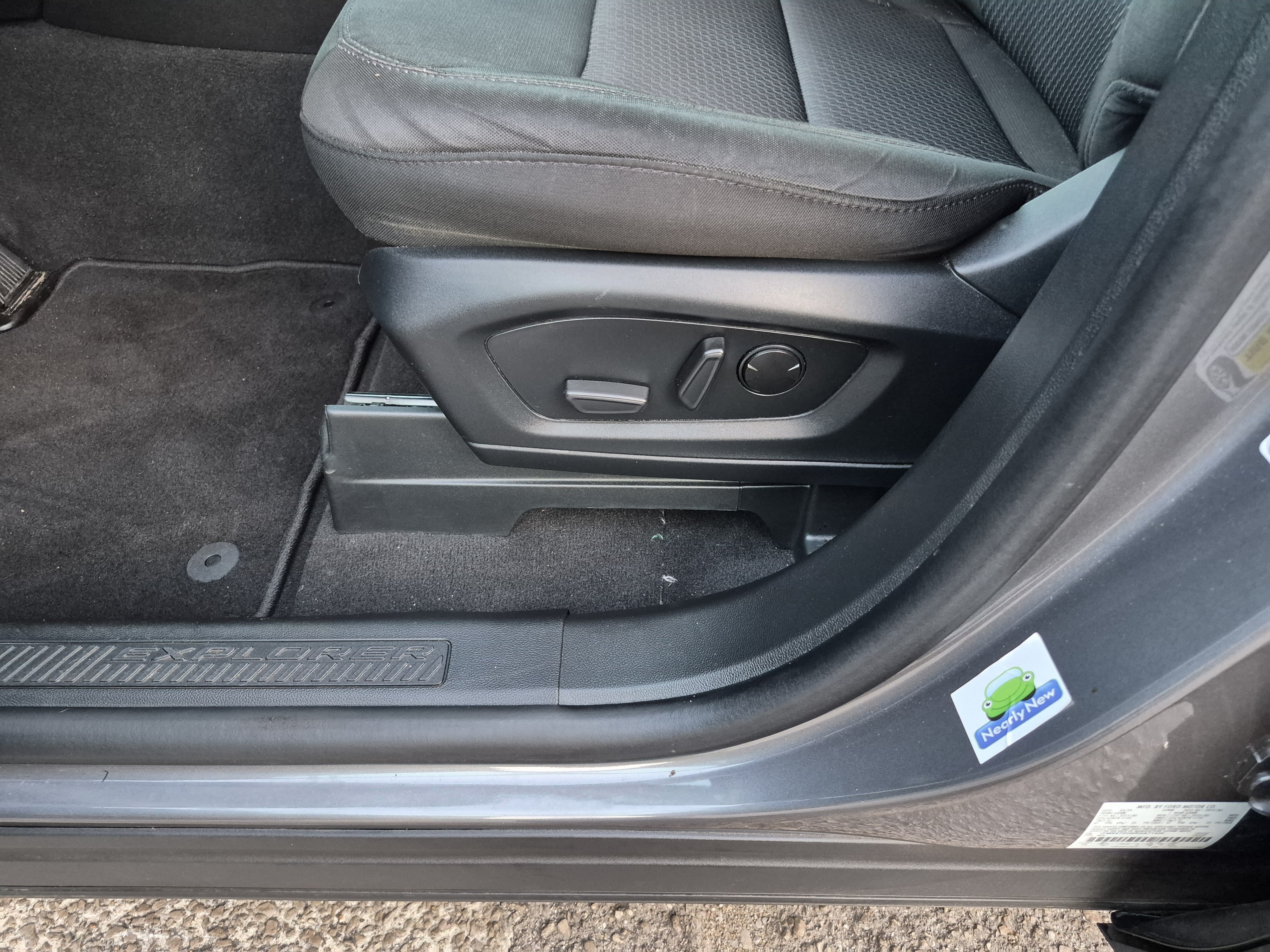 Certified 2024 Ford Explorer XLT RWD image 11
