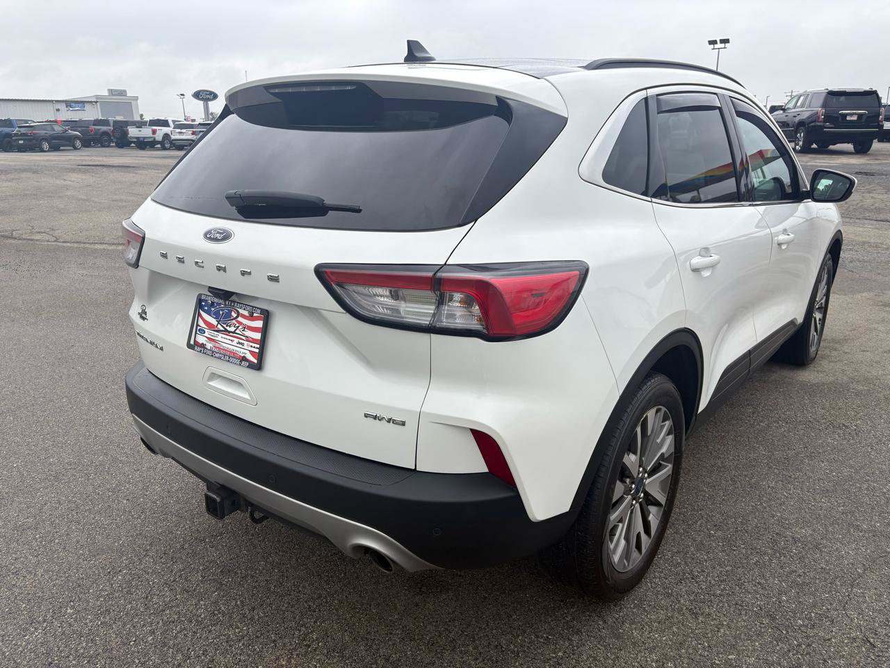Certified 2022 Ford Escape Titanium w/ Class II Trailer Tow Package AWD/4WD image 3