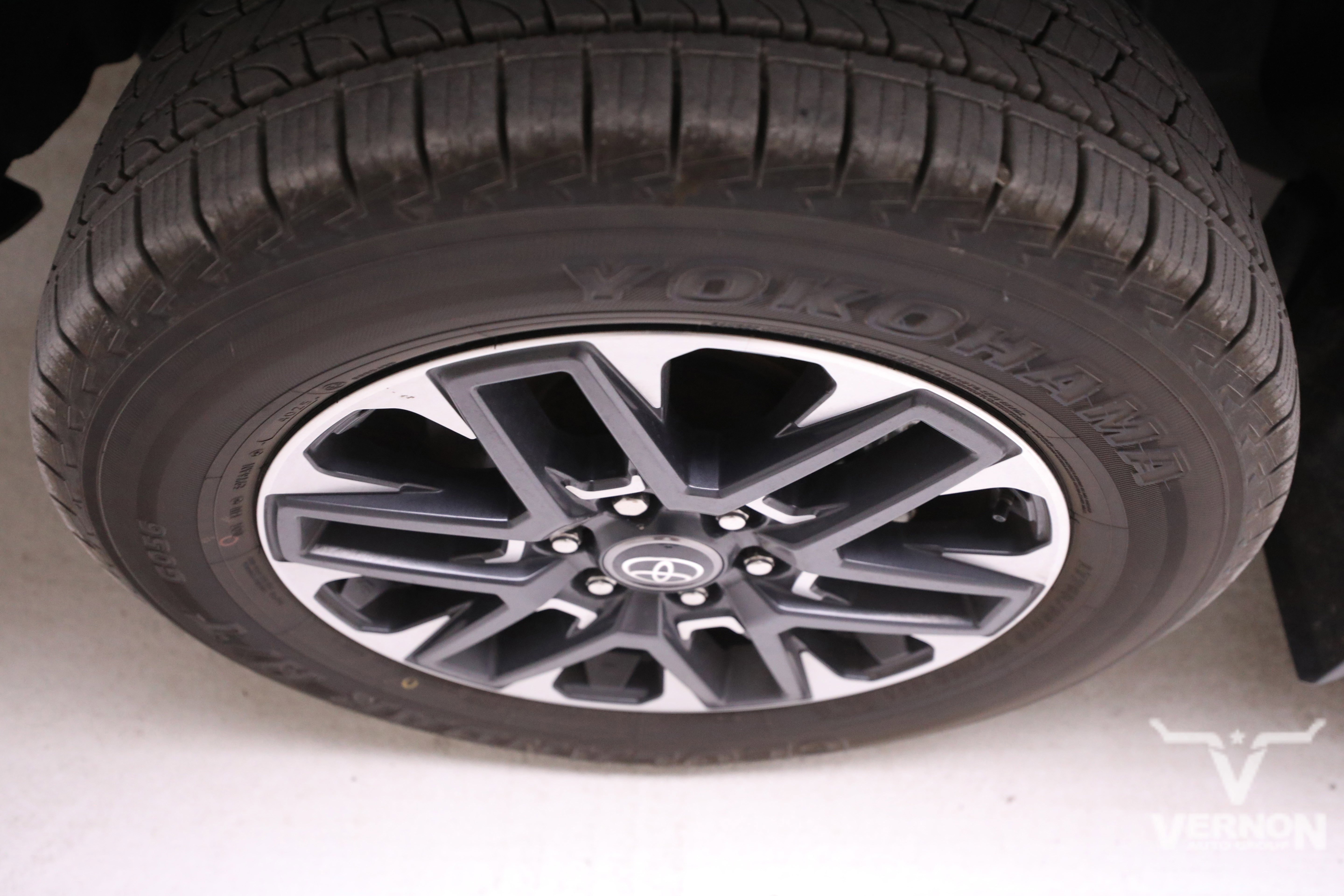 Used 2025 Toyota Tundra Limited w/ Power Package image 9