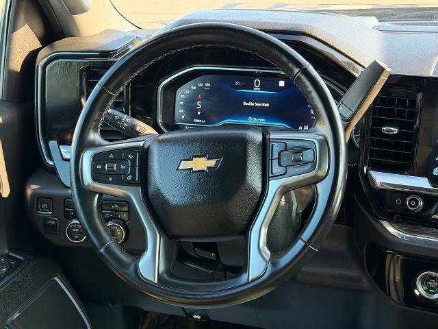 Used 2023 Chevrolet Silverado 1500 LT AWD/4WD image 16