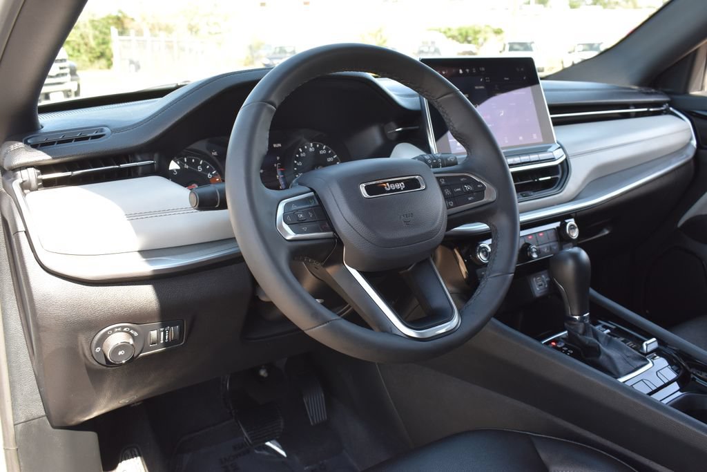 Used 2025 Jeep Compass Limited AWD/4WD image 25