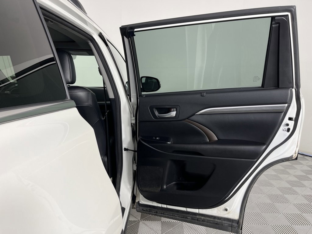 Used 2018 Toyota Highlander Limited image 28