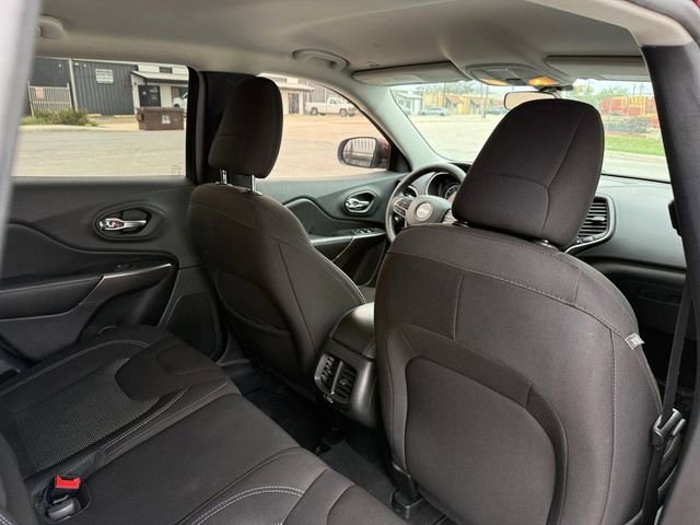 Used 2019 Jeep Cherokee Latitude w/ Popular Appearance Group image 12