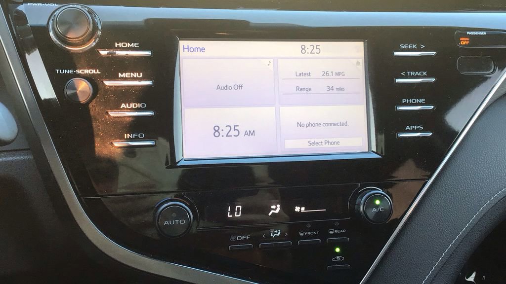 Used 2018 Toyota Camry SE image 25