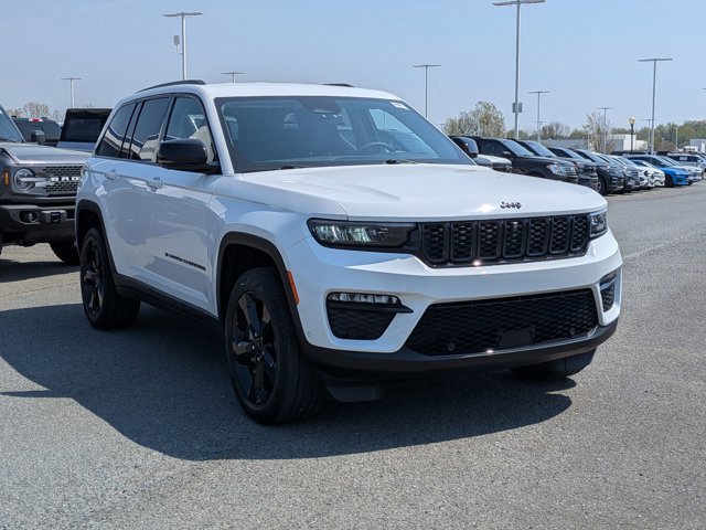 Used 2023 Jeep Grand Cherokee Limited w/ Luxury Tech Group II AWD/4WD image 7