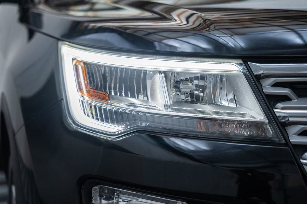 Certified 2018 Ford Explorer Limited AWD/4WD image 15