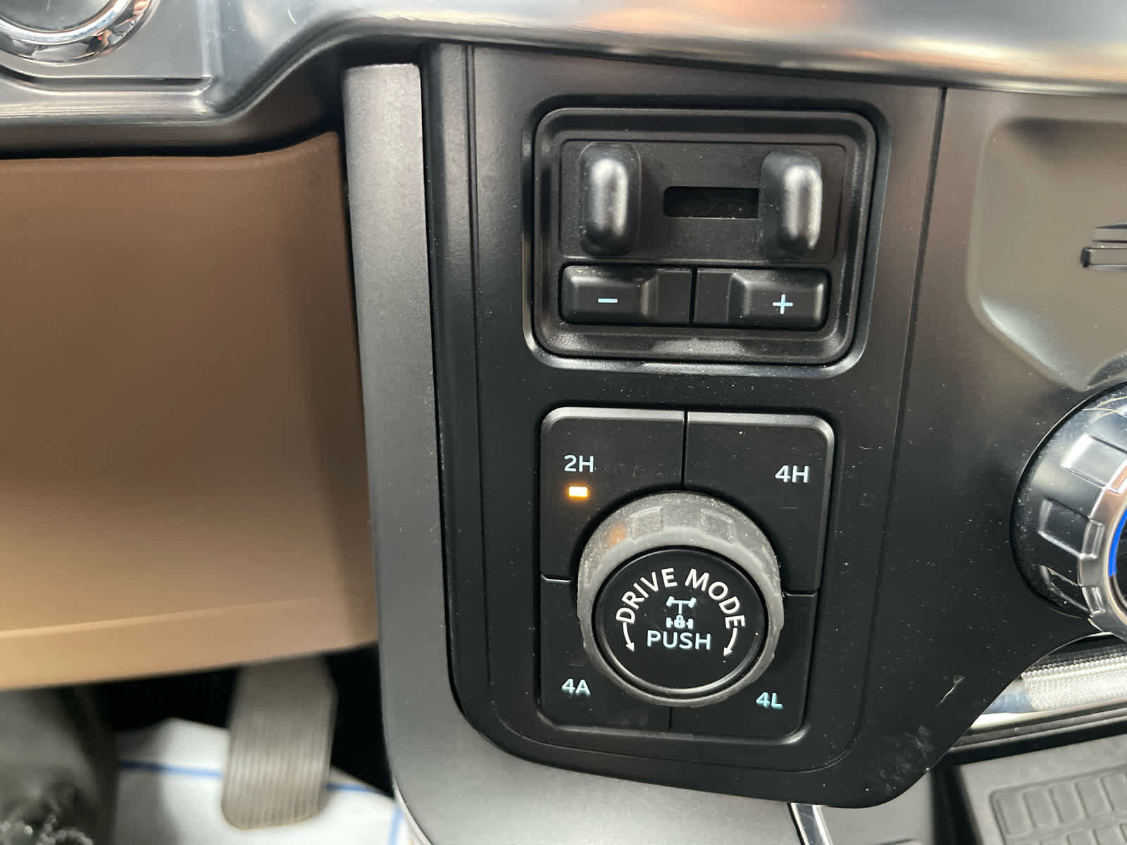 Certified 2022 Ford F150 Lariat w/ Equipment Group 501A Mid AWD/4WD image 19