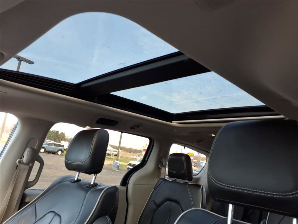 Used 2023 Chrysler Pacifica Limited FWD image 18