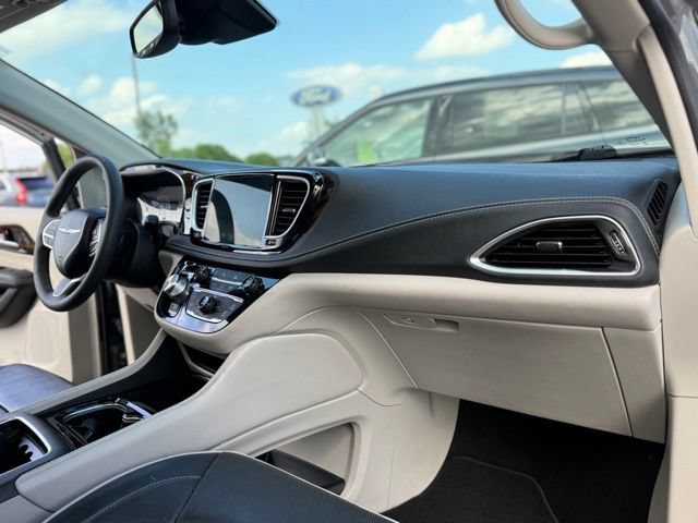 Used 2023 Chrysler Pacifica Limited FWD image 21
