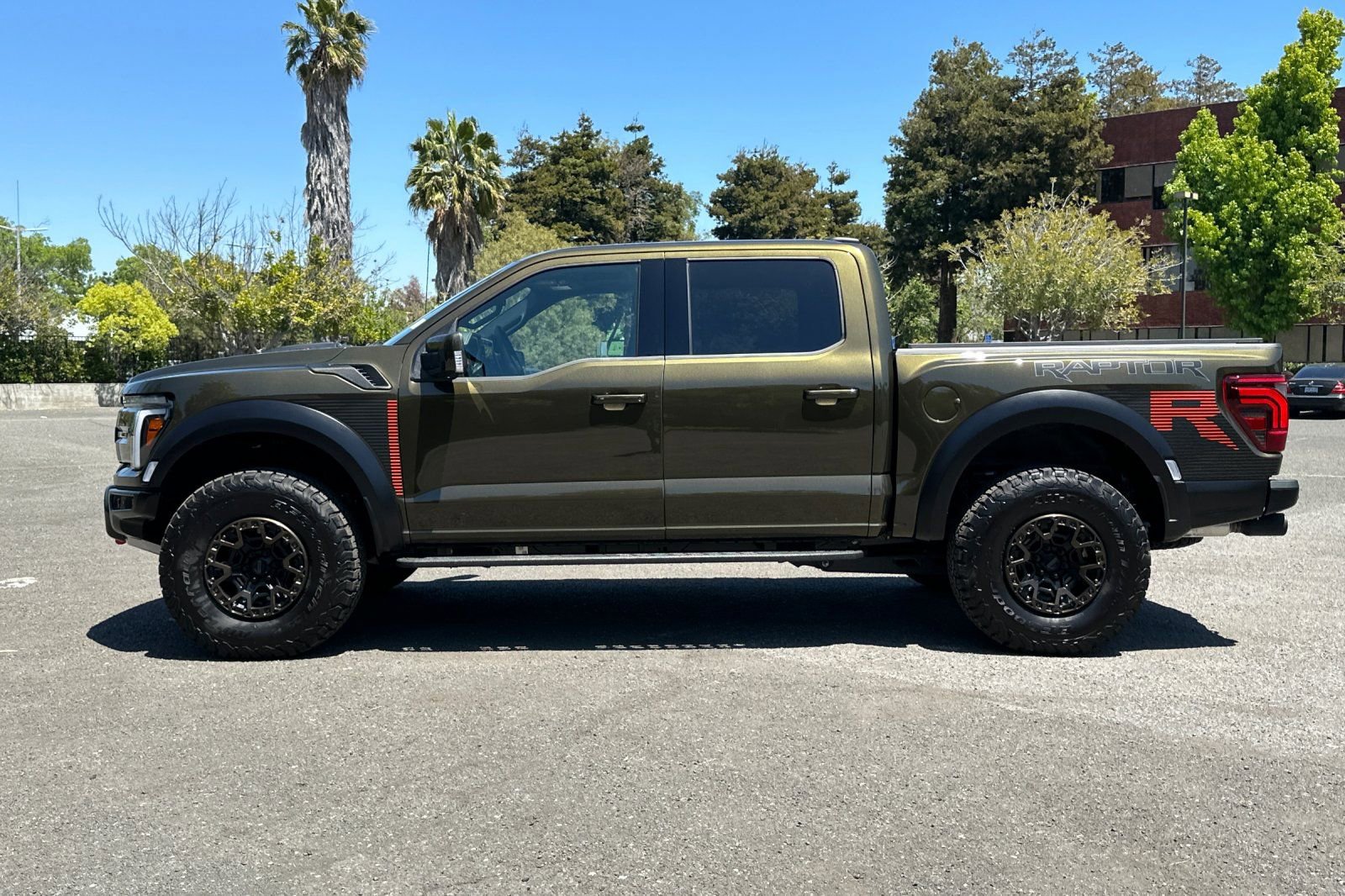 Certified 2025 Ford F150 Raptor w/ Equipment Group 803A Raptor R AWD/4WD image 7