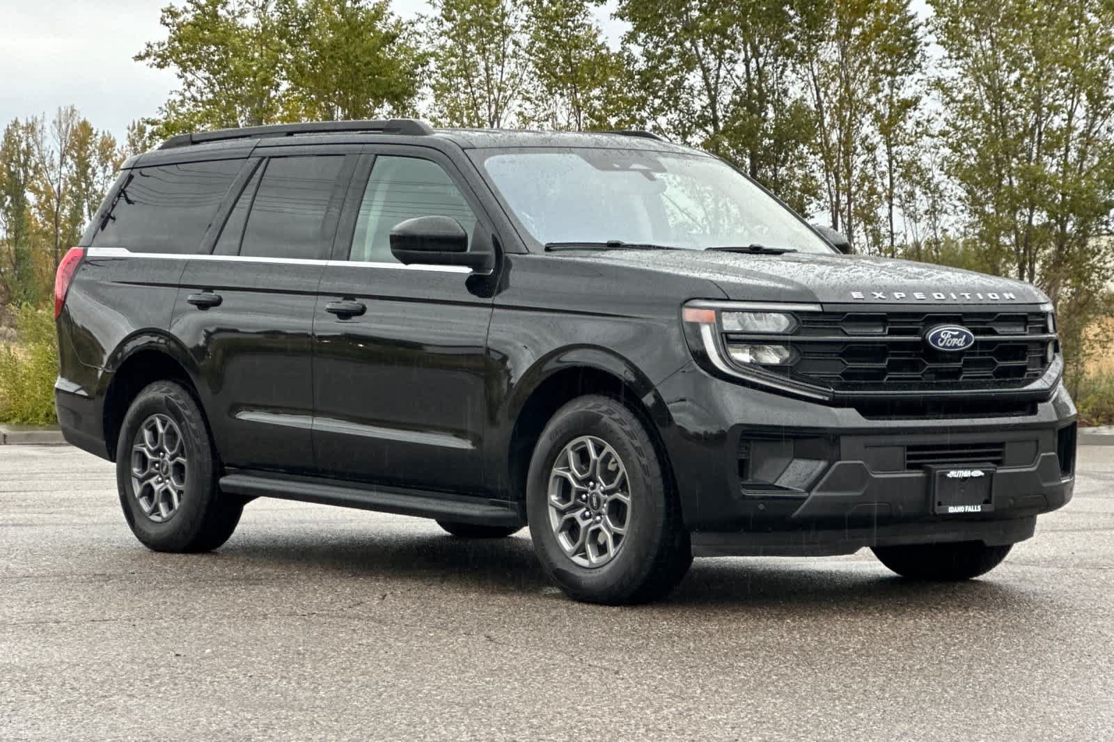 Certified 2025 Ford Expedition Active AWD/4WD image 9