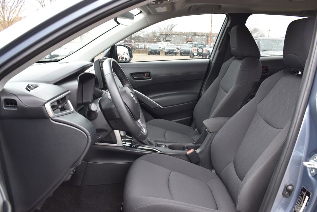 Used 2024 Toyota Corolla Cross LE w/ Moonroof Package image 7