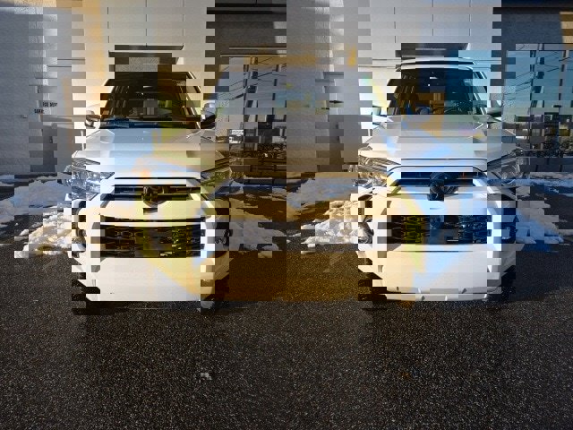 Used 2022 Toyota 4Runner SR5 Premium image 2