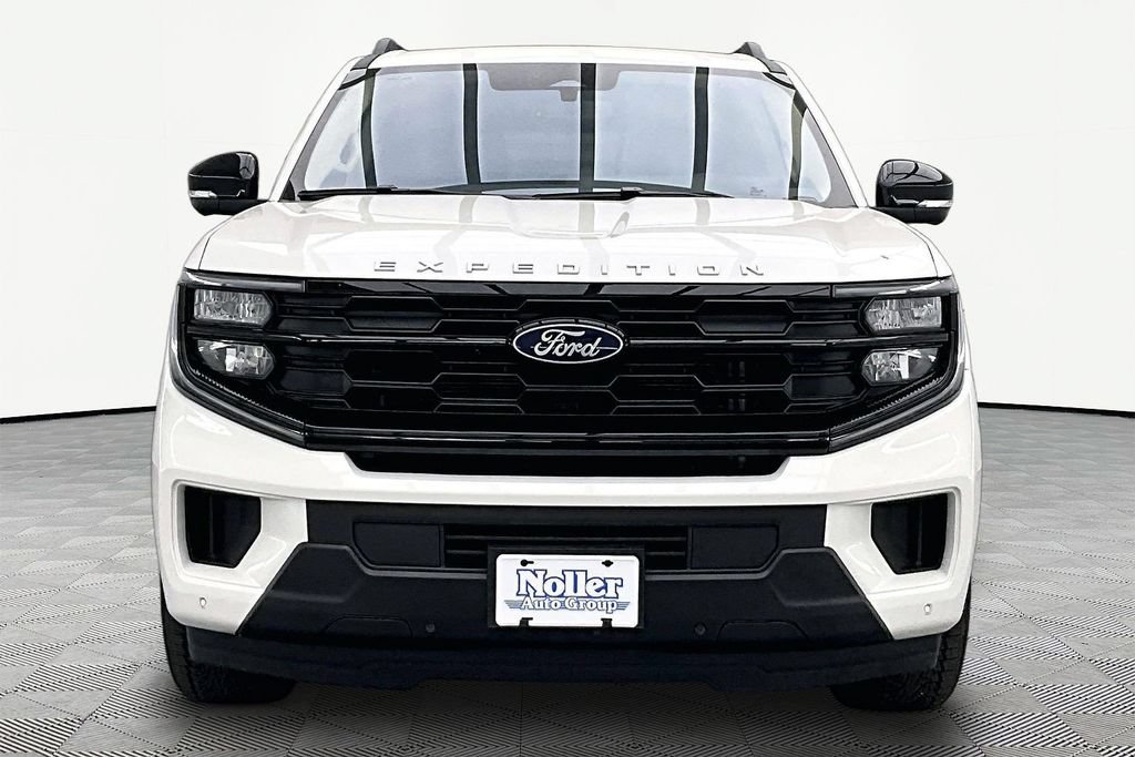 Certified 2025 Ford Expedition Active AWD/4WD image 3