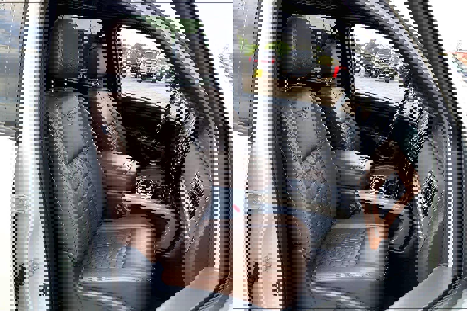 Used 2023 Nissan Titan Platinum Reserve w/ Moonroof Package image 9