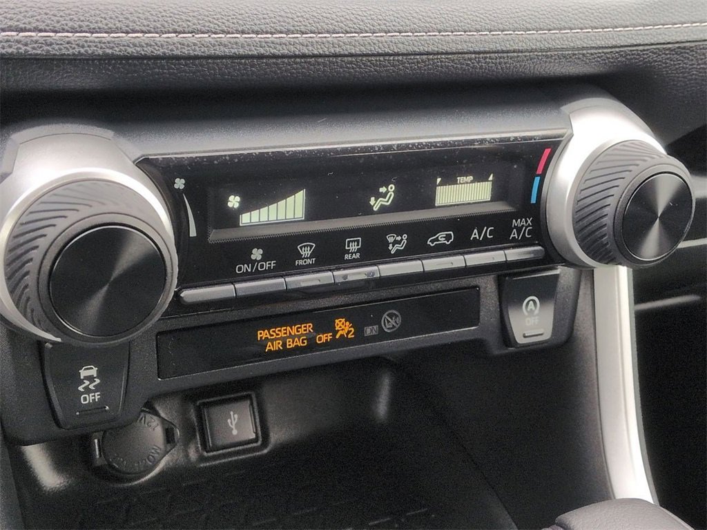 Used 2021 Toyota RAV4 LE image 20