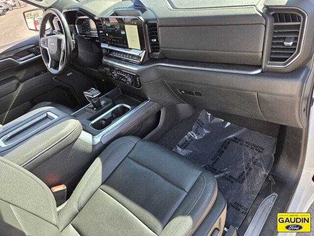 Used 2022 Chevrolet Silverado 1500 LTZ w/ Technology Package AWD/4WD image 17