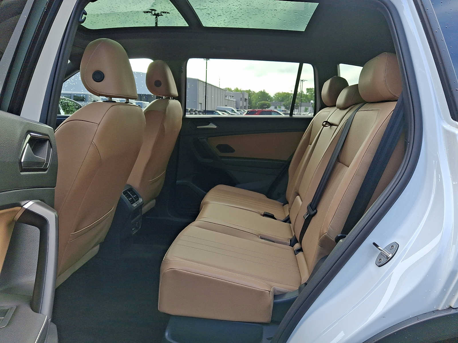 Used 2024 Volkswagen Tiguan SE R-Line AWD/4WD image 10