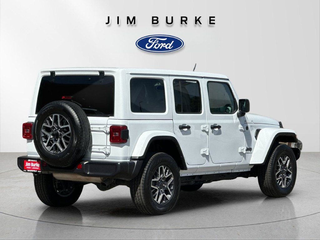 Used 2025 Jeep Wrangler Unlimited Sahara AWD/4WD image 5