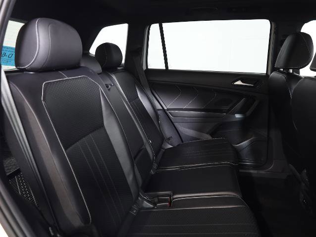 Used 2022 Volkswagen Tiguan SE R-Line image 10