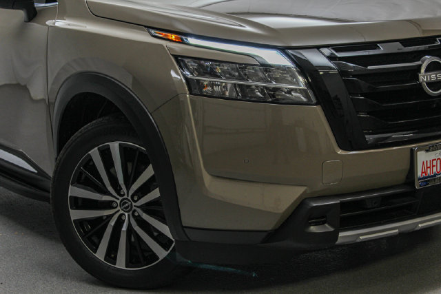 Used 2024 Nissan Pathfinder Platinum w/ Lighting Package (N93) AWD/4WD image 2