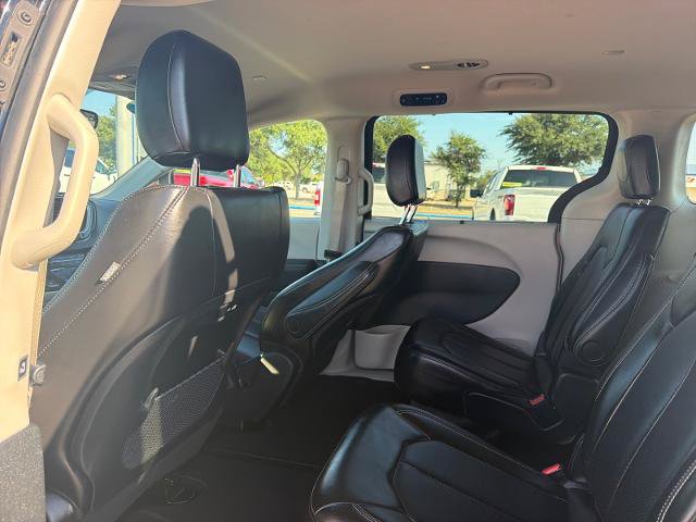 Used 2024 Chrysler Pacifica Touring-L FWD image 31