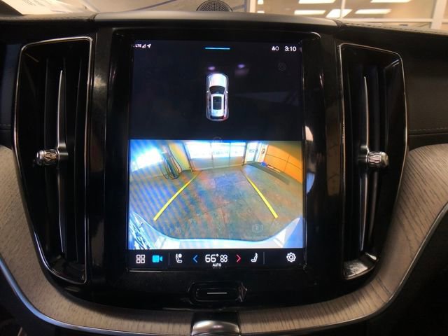 Used 2022 Volvo XC60 B5 Inscription image 16