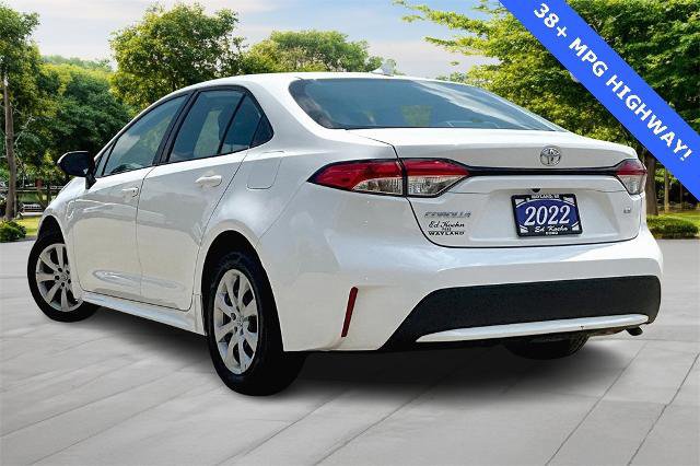 Used 2022 Toyota Corolla LE image 2