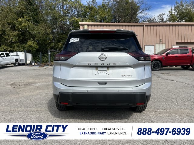 Used 2024 Nissan Rogue SV AWD/4WD image 4