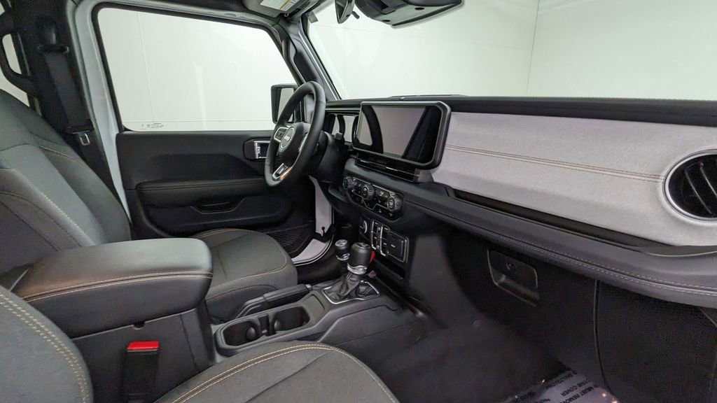 Used 2025 Jeep Wrangler Unlimited Sahara AWD/4WD image 37