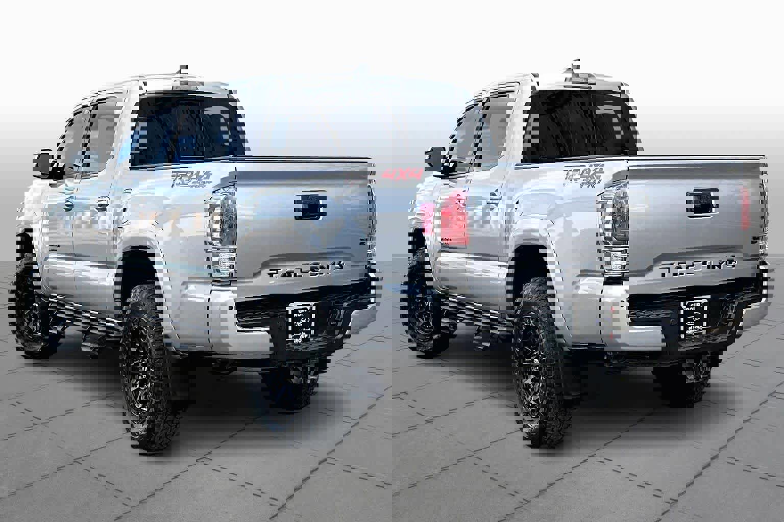 Used 2020 Toyota Tacoma TRD Sport image 4