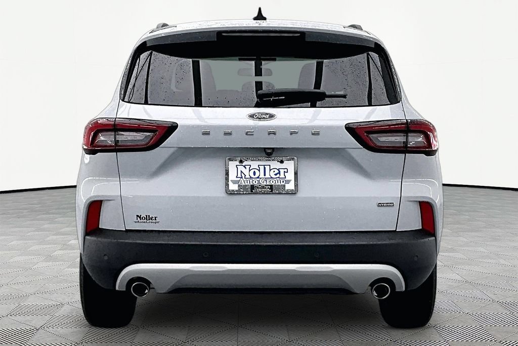 Certified 2025 Ford Escape SE FWD image 4