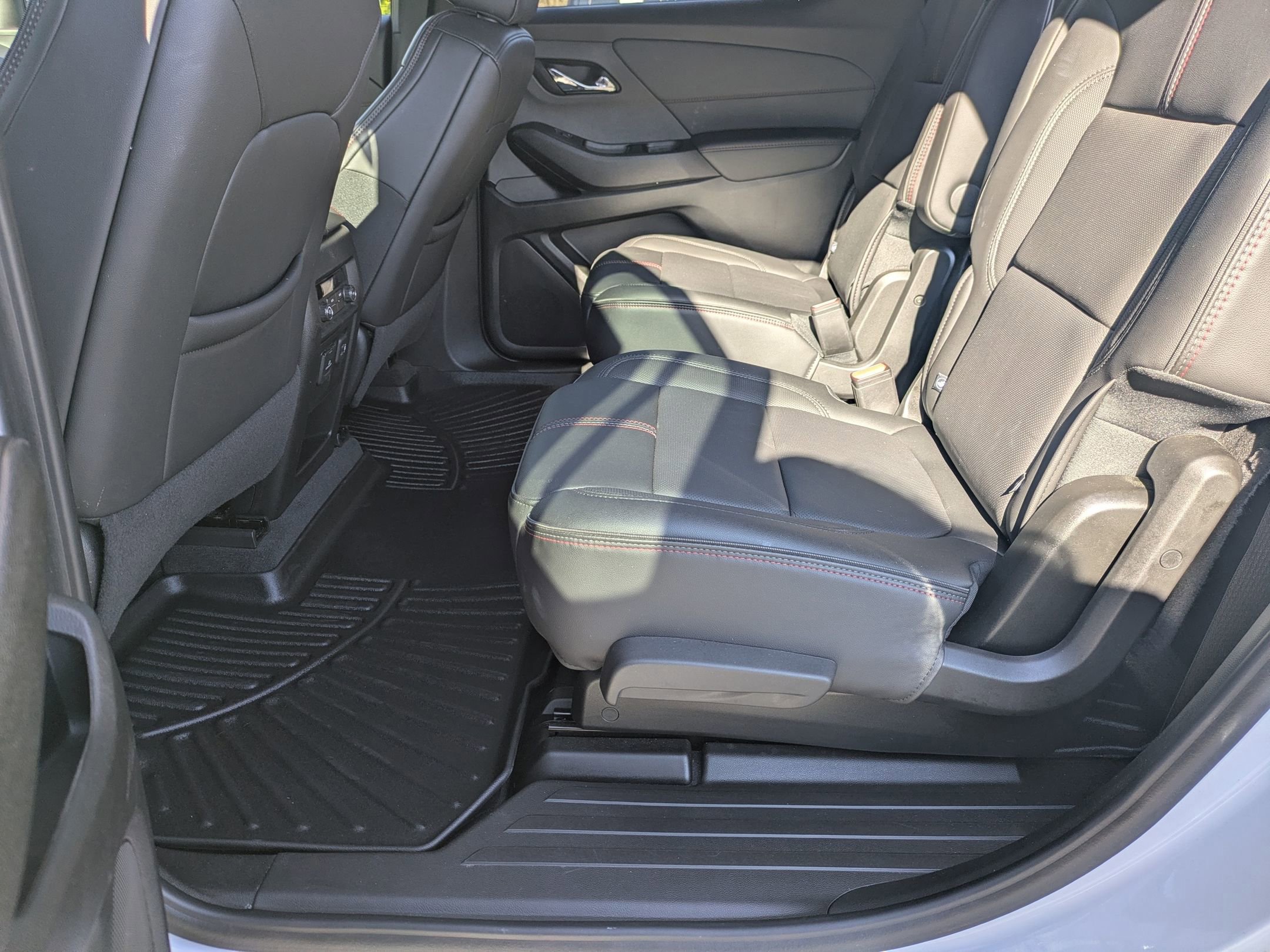 Used 2023 Chevrolet Traverse RS image 30