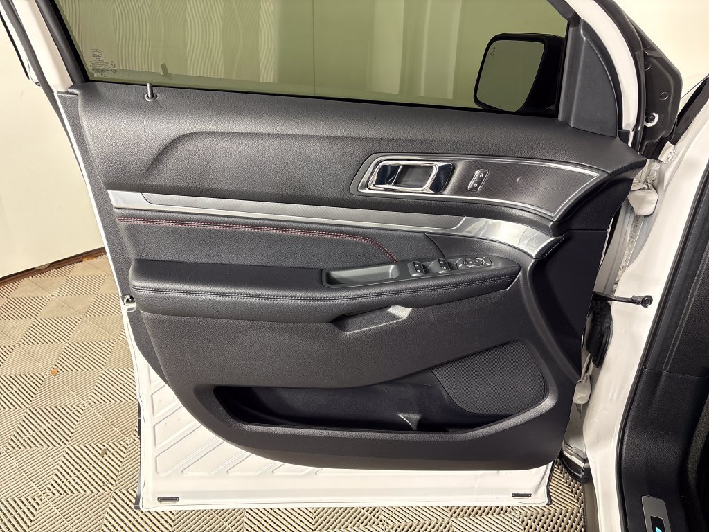 Certified 2018 Ford Explorer Sport w/ Ford Safe & Smart Package AWD/4WD image 16