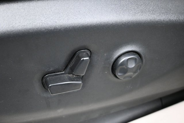 Used 2023 Chrysler Pacifica Touring-L FWD image 12