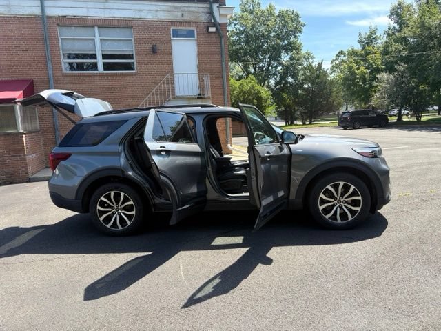 Certified 2023 Ford Explorer ST-Line w/ Class IV Trailer Tow Package AWD/4WD image 31