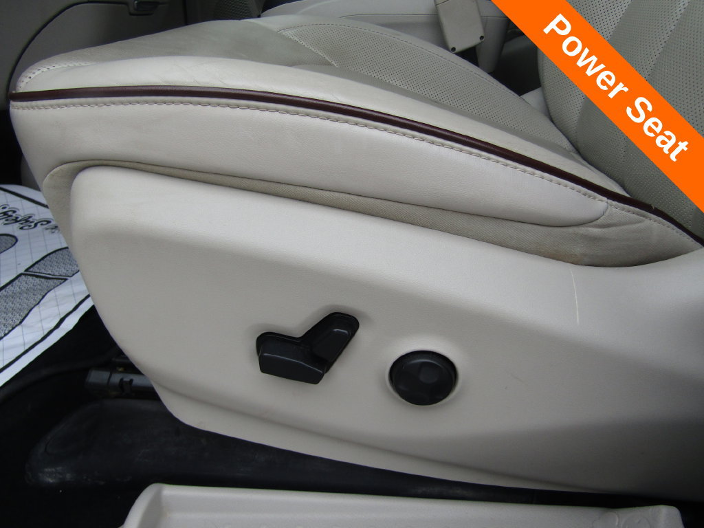 Used 2019 Chrysler Pacifica Limited w/ Tire & Wheel Group FWD image 7