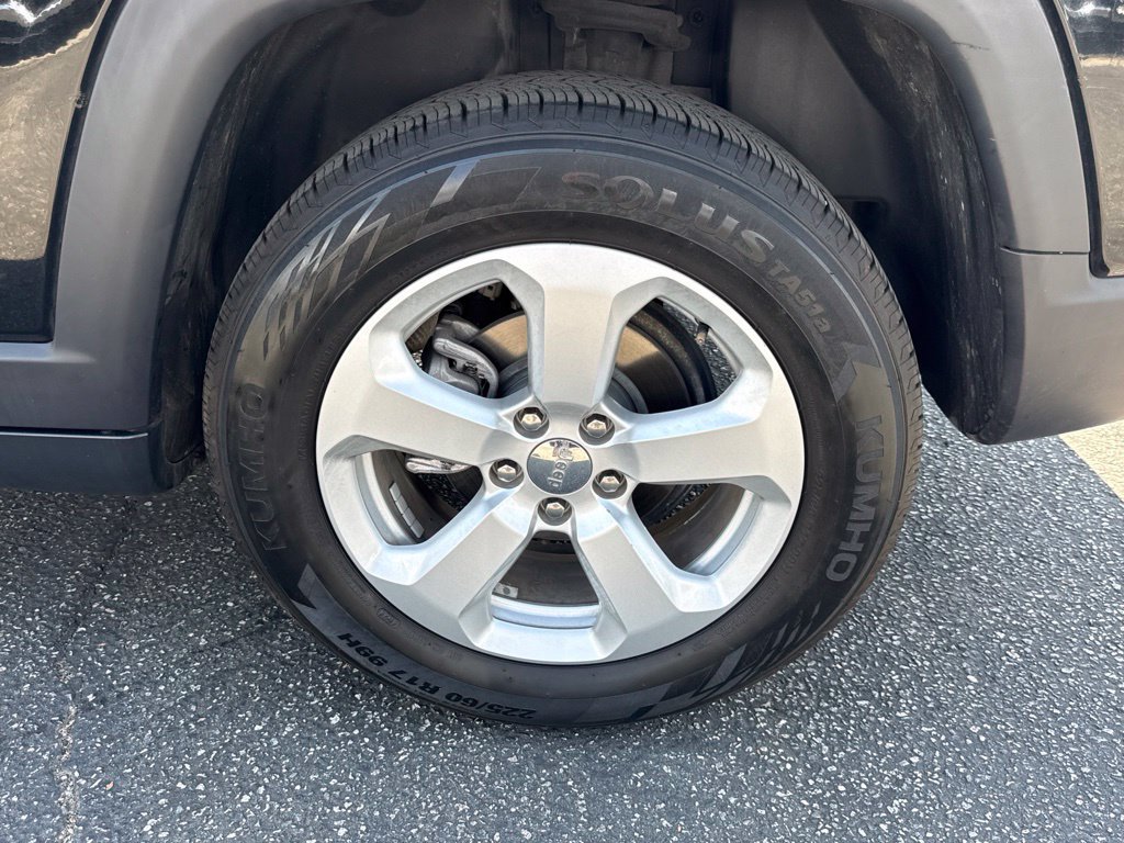 Used 2018 Jeep Compass Latitude w/ Popular Equipment Group FWD image 18