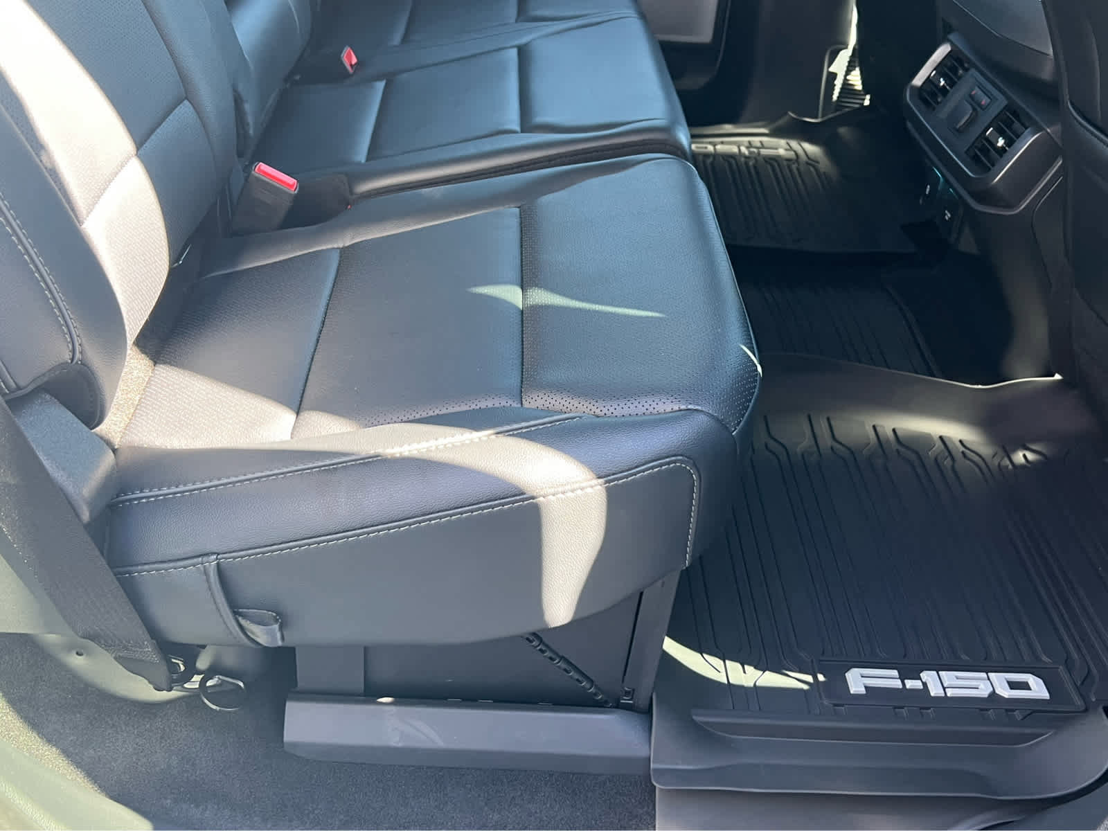 Certified 2025 Ford F150 Lariat w/ Equipment Group 502A High image 23