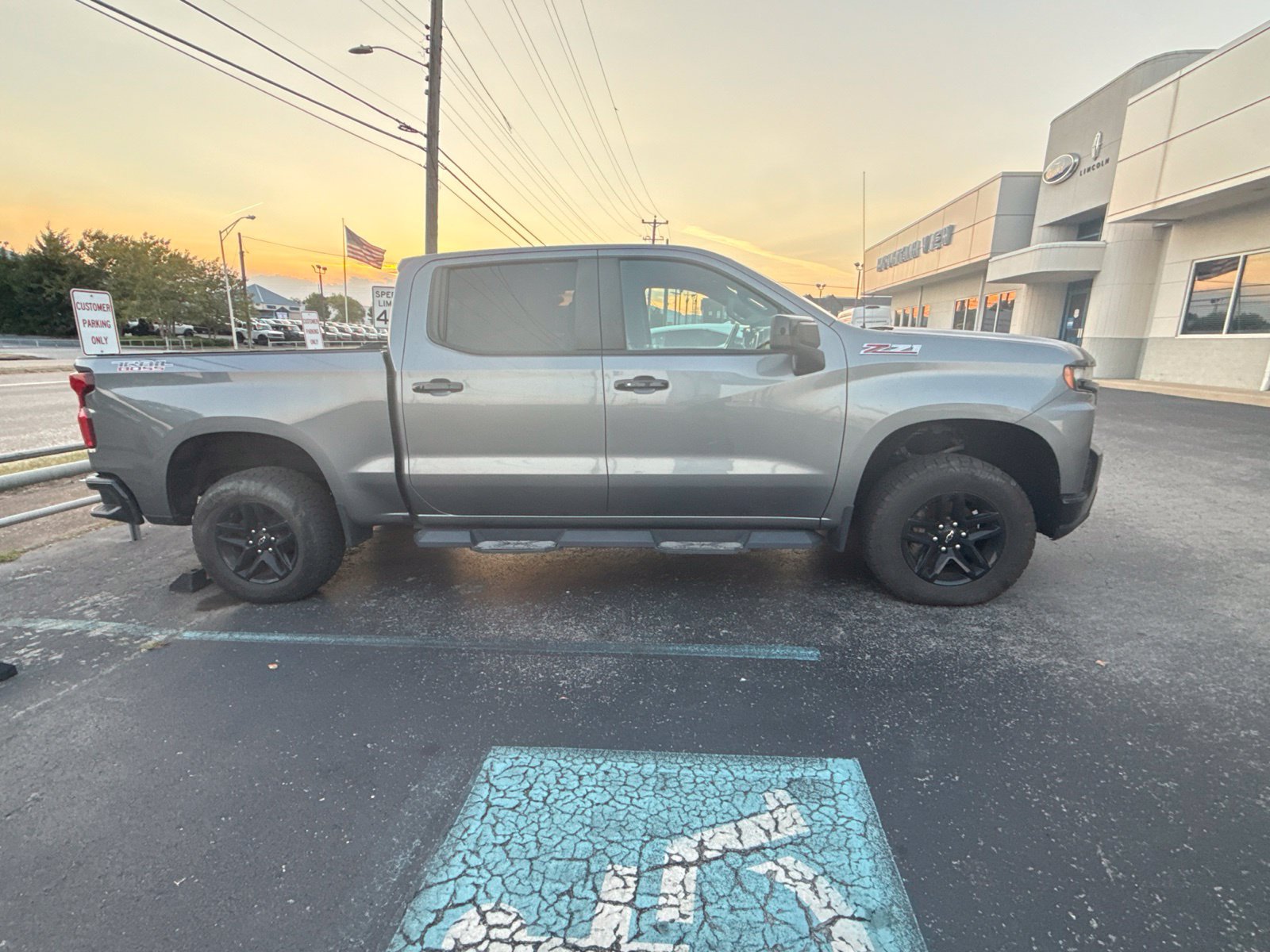 Used 2021 Chevrolet Silverado 1500 LT Trail Boss w/ Convenience Package II AWD/4WD image 4