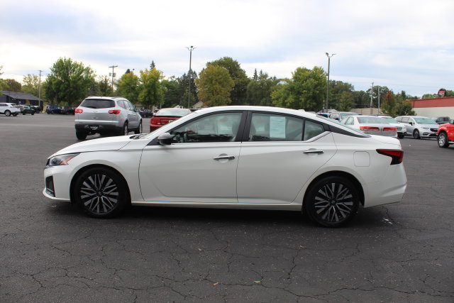 Used 2025 Nissan Altima 2.5 SV FWD image 10