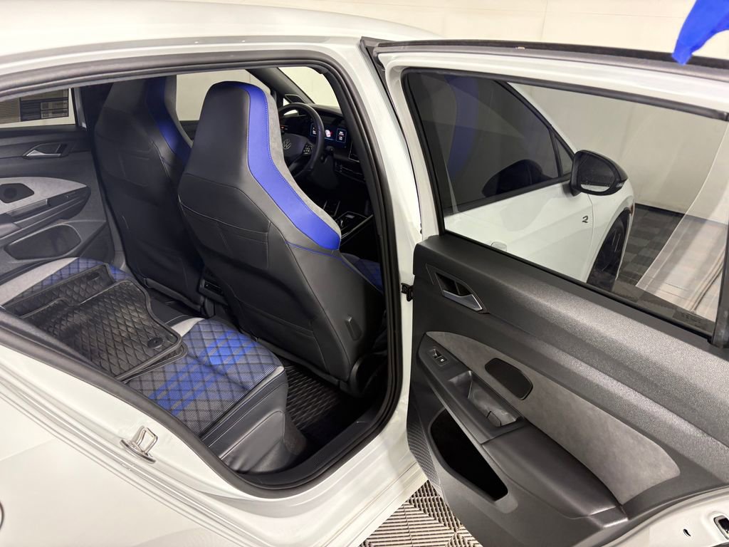 Used 2025 Volkswagen Golf R Black Edition AWD/4WD image 31