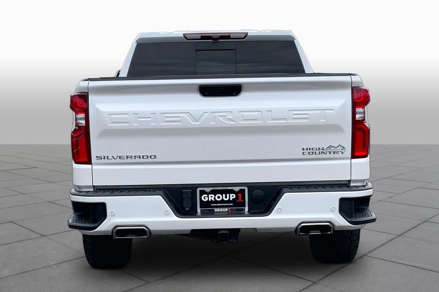 Used 2024 Chevrolet Silverado 1500 High Country w/ Z71 Off-Road Package AWD/4WD image 4