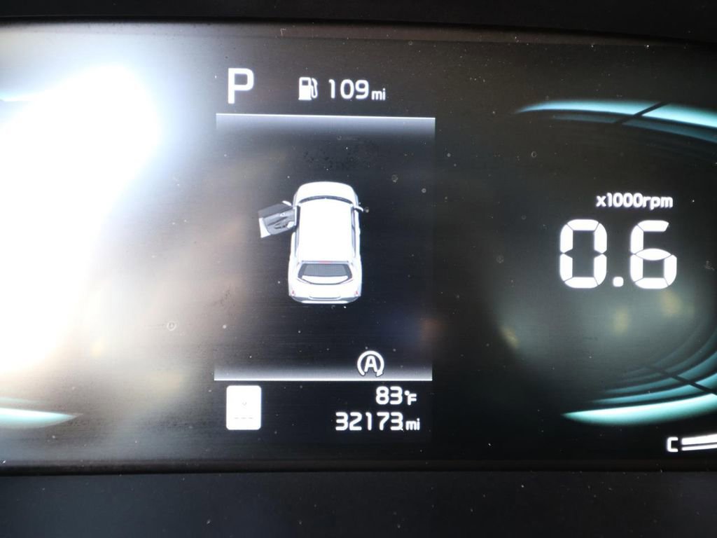 Used 2025 Kia Soul LX w/ LX Technology Package image 18