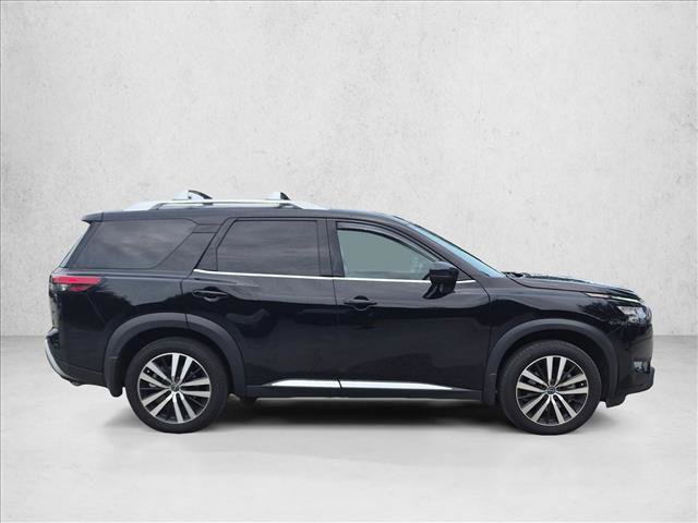 Used 2025 Nissan Pathfinder Platinum w/ Cargo Package FWD image 4