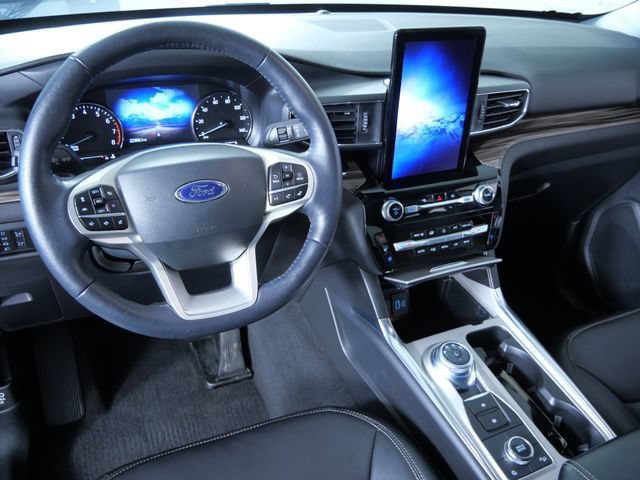 Certified 2023 Ford Explorer Limited w/ Limited Technology Package AWD/4WD image 3