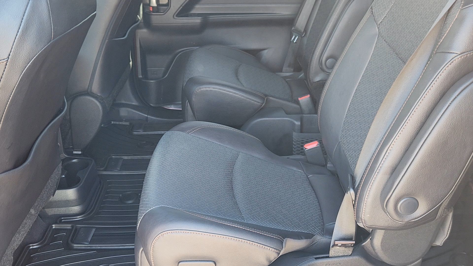 Used 2025 Toyota Sienna Limited AWD/4WD image 29