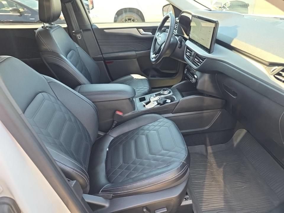 Certified 2023 Ford Escape SE w/ PHEV Premium Package FWD image 6