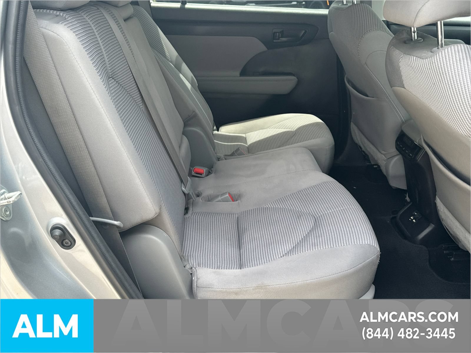 Used 2021 Toyota Highlander L AWD/4WD image 17
